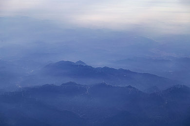小孩儿和妈妈摘萝卜：田园协奏曲，亲情耕耘的四季诗篇-2