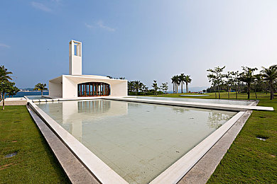 蜜桃avh：虚拟偶像与极速引擎，双线竞逐未来都市-2