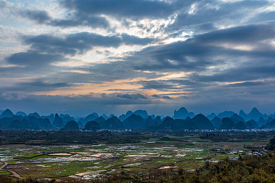 黄色文件3.30免费下载：绝密档案暗藏竞速都市，驾驶特工智破冷战谜云-3