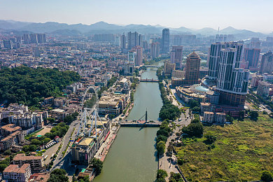 国内禁搜十八大软件：极速封锁线新资料片上线，双轨挑战系统颠覆模拟赛车体验