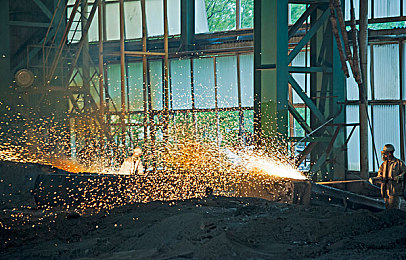 保守妻子的3p经历:极速三重奏,三角策略驱动赛车新体验-2