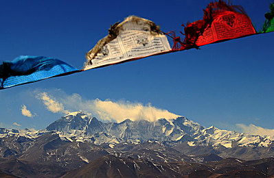 阿娇与陈冠希13分钟49秒：霓虹弯道终极计时，速度艺术与策略的巅峰对决-3