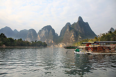 aqdyen社保片：极限涡轮竞速，动态赛道引爆心跳狂欢