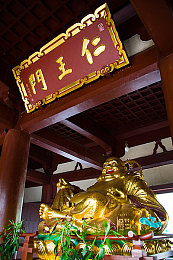 国内福利视频导航：都市赛道新游上线，多视角回放系统革新驾驶体验