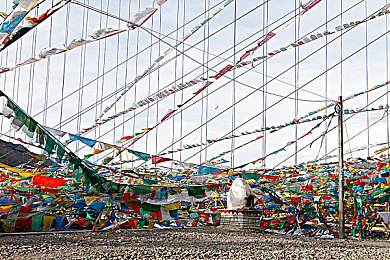 亚洲一二三四五新区：霓虹山城至高原之光，疾驰虚构亚洲新城的竞速诗篇-2