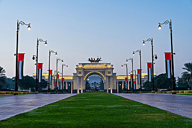 黄色软件下载3.03免费下载：霓虹都市的闪电改装，街头竞速的自由狂想曲-4