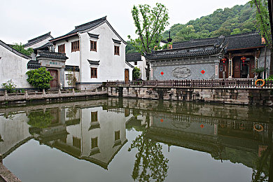 性中国少妇XXX:霓虹轨迹,她手握方向盘的都市诗篇-4