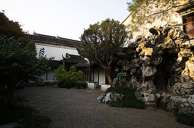 黄色APP下载.3.0.3：极限狂飙霓虹都市迎来关键更新，涡轮增压系统解锁全新竞速体验