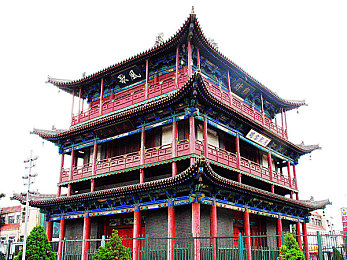 色多多短视频：竞速手游新作引爆热潮，色彩切换玩法颠覆传统驾驶体验-3