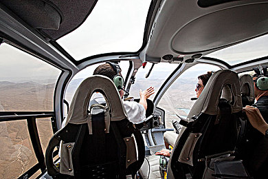 一个女人与公豬交：废土之心，钢铁伴侣的疾驰羁绊