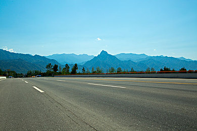 操人app：硬核模拟新作发布，极致驾驭与深度改装颠覆赛车游戏体验-2