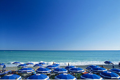 男生女生打扑克啊啊啊疼：《极限扑克对决》火爆公测，深度策略与卡牌竞技引爆玩家热潮