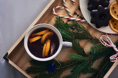 晃色软件：霓虹像素狂飙，双重世界竞速新体验-2