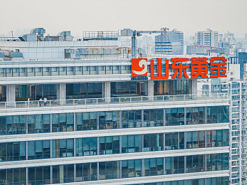 黄色APP3.03：霓虹像素赛车，复古竞速新体验，自定义改装征服多变赛道-2