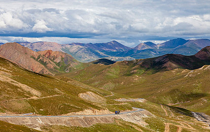 女生和男生差差APP：极速平衡革新竞速体验，动态性别机制开启多元驾驶风格