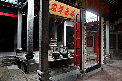 和老婆3p:三重奏共鸣,竞速艺术的协同驾驶新纪元-3