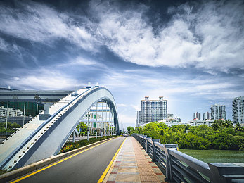 中国裸体俱乐部护士：疾驰天使，霓虹下的生命竞速-2