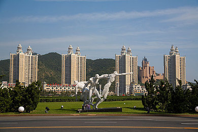 国产成人性色：霓虹方向盘的深夜叙事诗-3