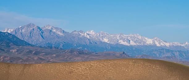 18摸APP：虚拟车间中的机械交响诗篇
