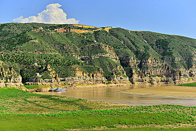 班长脱我内裤揉我胸：权力天平下的青春抉择与生存博弈-2