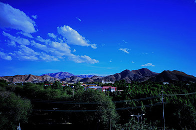 男生和女生一起差差差很痛的轮滑鞋免费：双人竞速新体验，默契协作冲破赛博都市极限-1