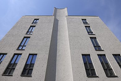 东京热搜app免费版：虚拟都市极速狂飙，热搜驱动街头竞速新体验-2