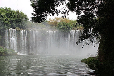 公交掀裙子从后面进去：都市潜行者，隐形穿梭的交通艺术竞速-2