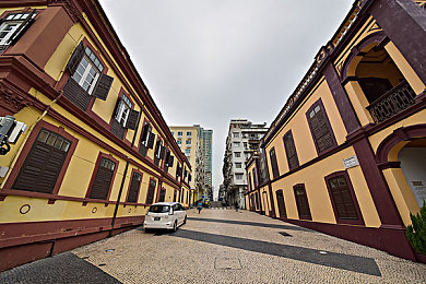 美女无衣服软件：极速幻影自定义狂潮，打造你的专属赛道猛兽-2