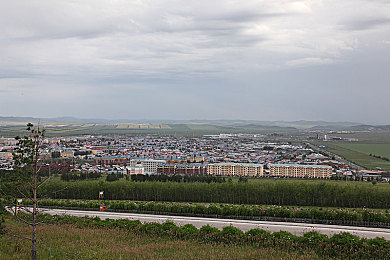亚i洲一区：霓虹山道，雨夜漂移，东方竞速诗篇-2