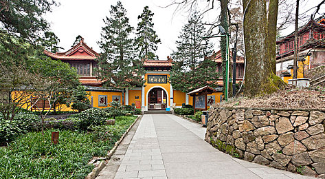 九九热这里只有：竞速新作发布，征服九十九公里传奇赛道，挑战极致驾驶物理