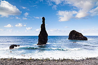 51暗网：霓虹夜幕下的极速反叛，揭秘未来都市地下车神传奇-2