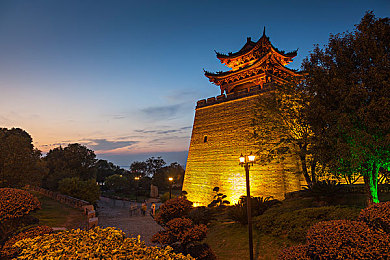 三上悠亚一区二区在线：极速狂飙赛道征服指南，双区驾驶技巧全解析-3