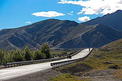 亚洲一：极东征途，驭风于霓虹与险峰之间-2