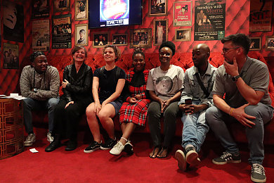 暴露女性身体的软件：竞速游戏进化史，从视觉点缀到专业驾驶的角色变革