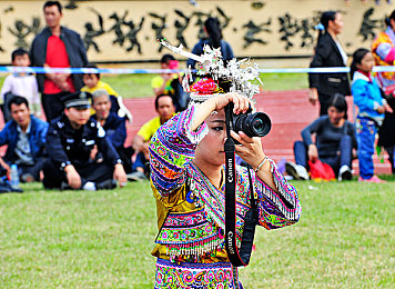 Ai明星MV造梦：虚拟偶像极速编导，霓虹赛道幻影制片师-1