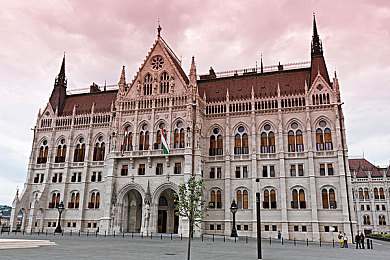 国产AVTV：驾驭虚拟赛道，体验从设计到竞速的硬核工程之旅-3