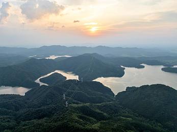 精品一卡二卡：极限卡牌赛车，用策略组合打造你的冠军车库-5