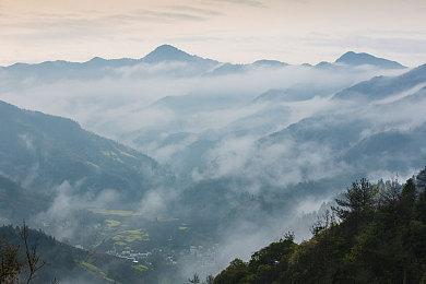 国产乱视：极速幻境，在扭曲时空中驾驭感知的赛车实验-3