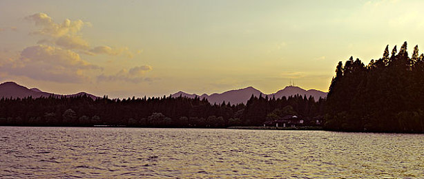 夜里禁止使用的100款软件：征服黑暗赛道，极夜狂飙挑战你的驾驶极限与生理时钟-3