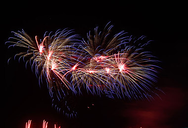 打扑克又痛又叫的视频下载：极速狂飙中体验风险博弈，掌握弯道艺术尽享竞速魅力