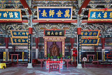 在床上打扑克：竞速卡牌新作午夜狂飙，体验改装策略与赛道狂飙的融合-3