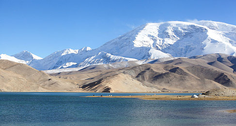 色V：霓虹光谱，极速绘卷中的色彩协奏曲-1