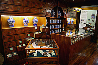 4438网站：解码机械语言，体验数字驱动的赛车新纪元-3