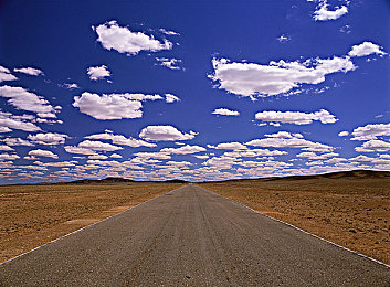 暗夜pro：当跑车在午夜都市中觉醒，自由与机械共舞的开放世界竞速新纪元-2