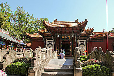 男生坤坤塞入女生坤坤：双车融合突破极限，创新协作竞速游戏今日引爆玩家热情-4