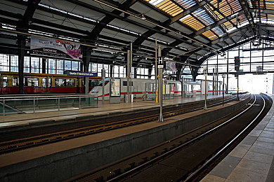 XDEVIOS中文免费版安装下载:极致竞速新作登场,真实物理与深度改装引爆驾驶激情-3