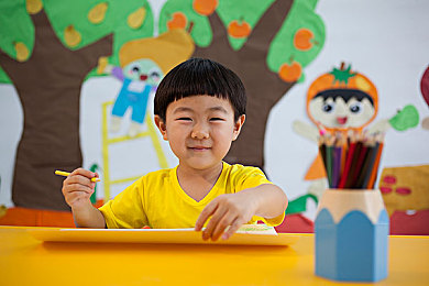 黄色软件下载Oppo：竞速新作今日上线，色彩解码颠覆赛道玩法