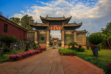 亚洲国产综合电影：极速穿梭东方都市，体验多元竞速文化与沉浸驾驶之旅