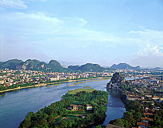 亚洲宗合一区二区：霓虹都市对决雨林山路，沉浸式竞速领略多元文化