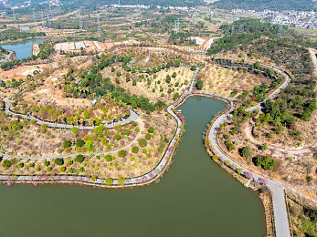 打女生光屁股spanking惩罚视频：赛道女王挑战赛上线，趣味惩罚机制引爆竞速新体验-2